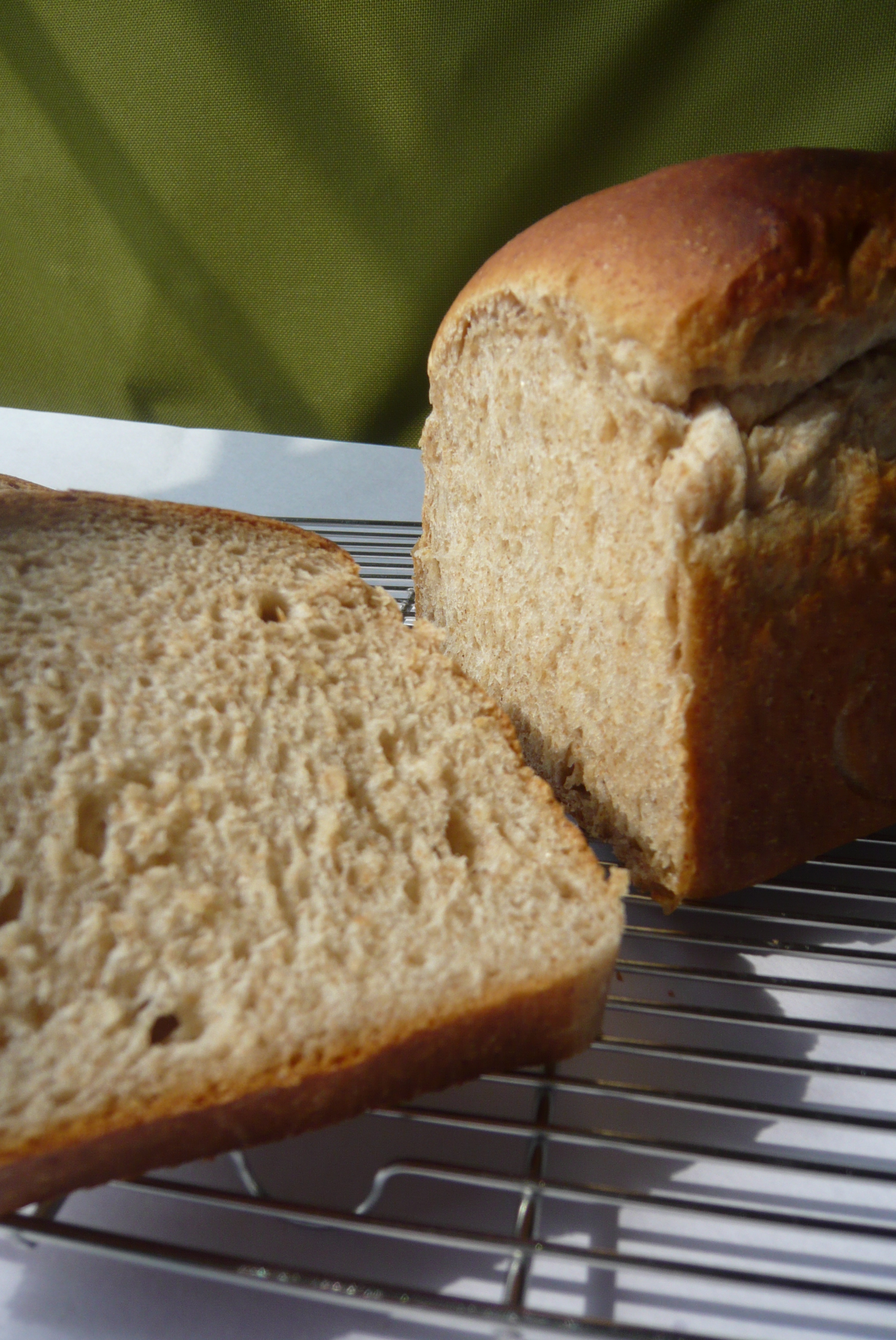 低温発酵で作るおいしい全粒粉食パンの画像