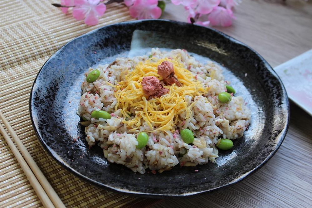 桜の混ぜご飯の画像