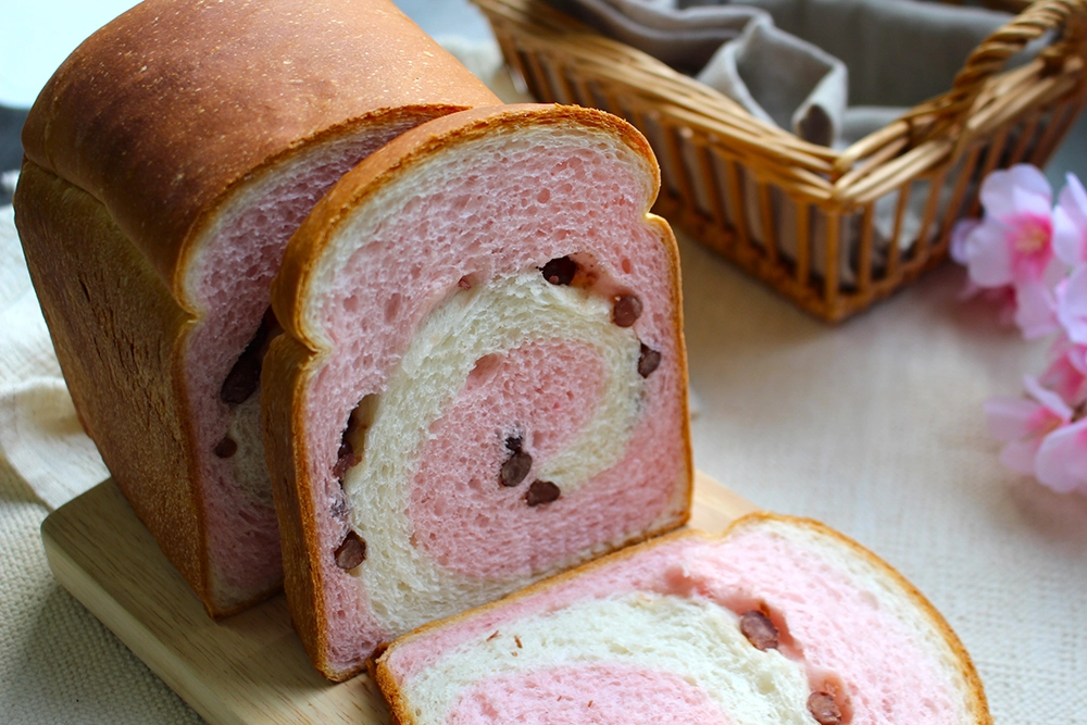 桜のうずまき食パン