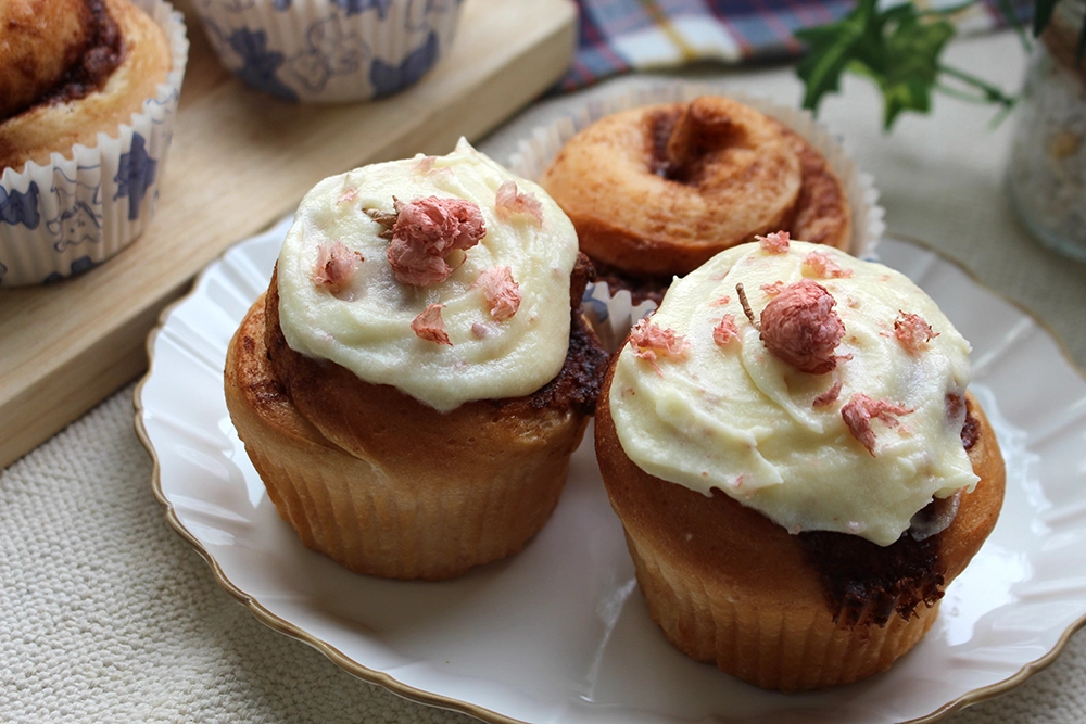 桜のシナモンロール