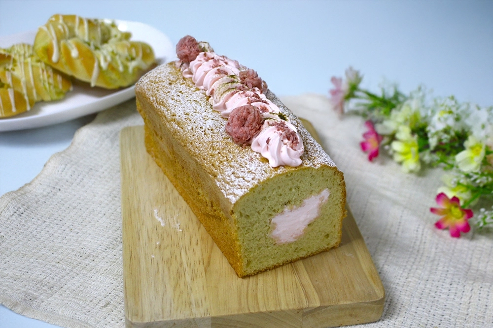 桜の葉パウダー入り桜の生シフォンパウンドケーキ