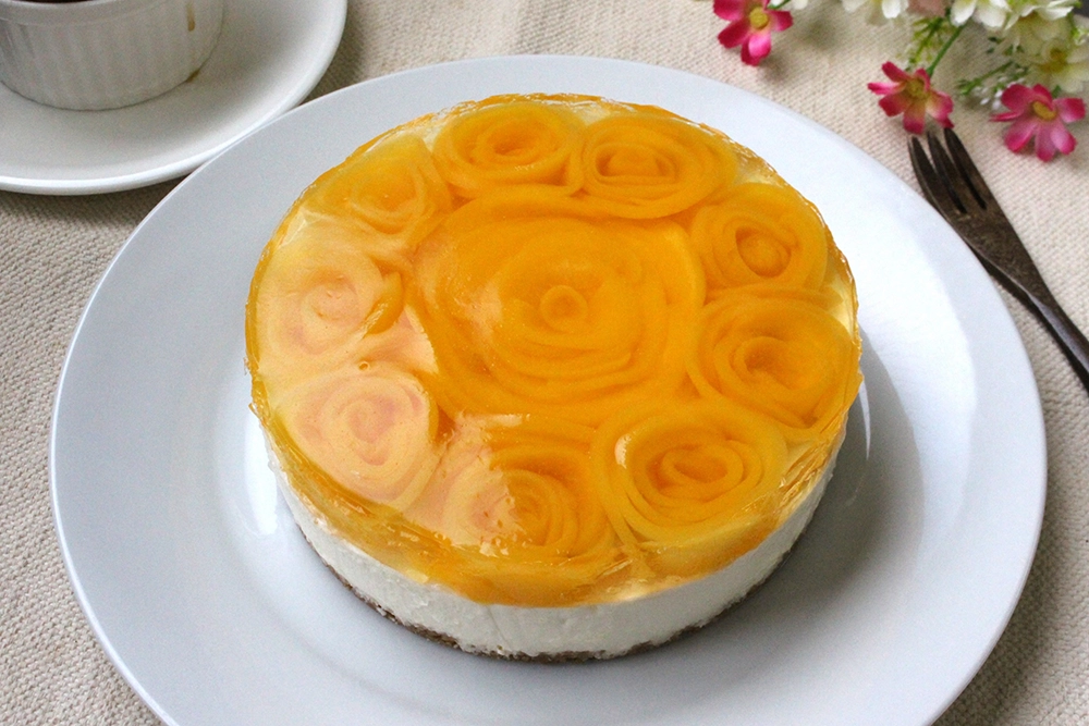 桃のフラワーチーズケーキの画像