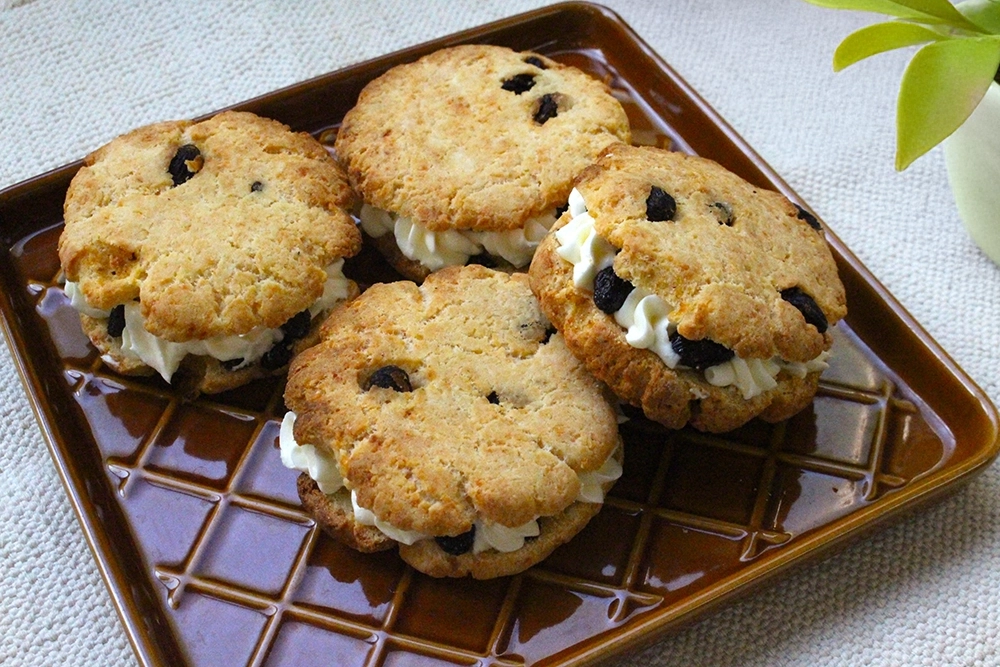 ポンデケージョのラムレーズンサンドの画像