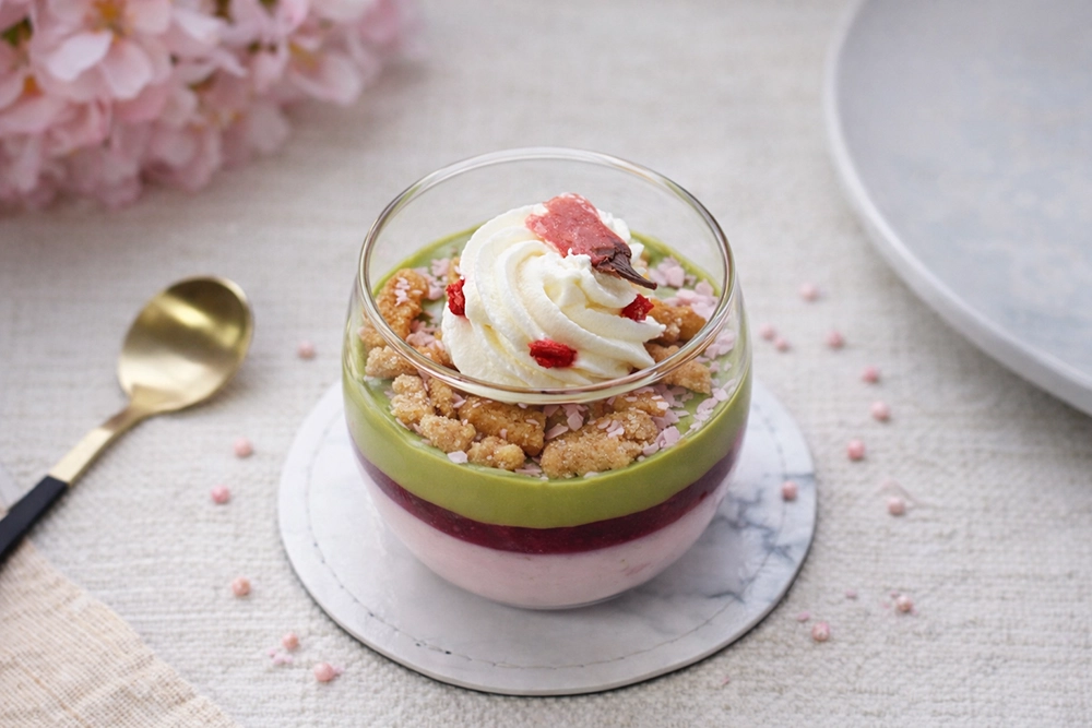 桜あんのプリンと抹茶ガナッシュのミニパフェの画像