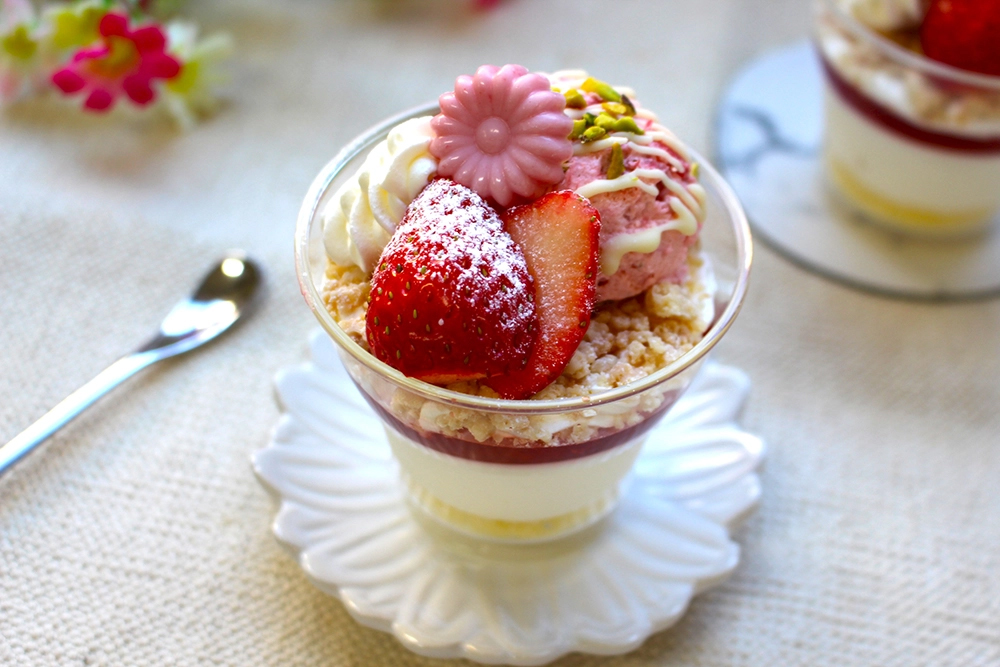 苺ヨーグルトパフェの画像