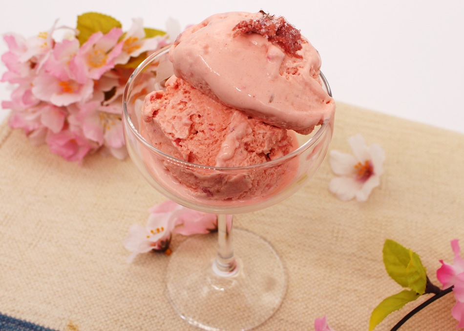 桜のアイスクリームの画像