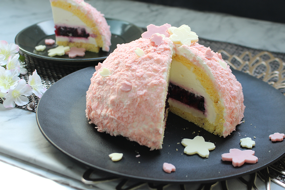 桜のドームケーキの画像