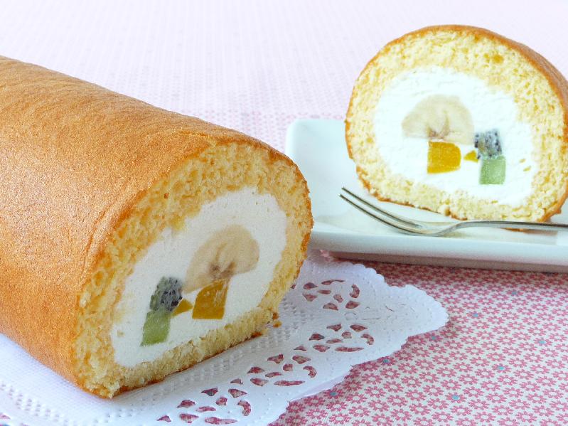 フルーツヨーグルトロールケーキの画像