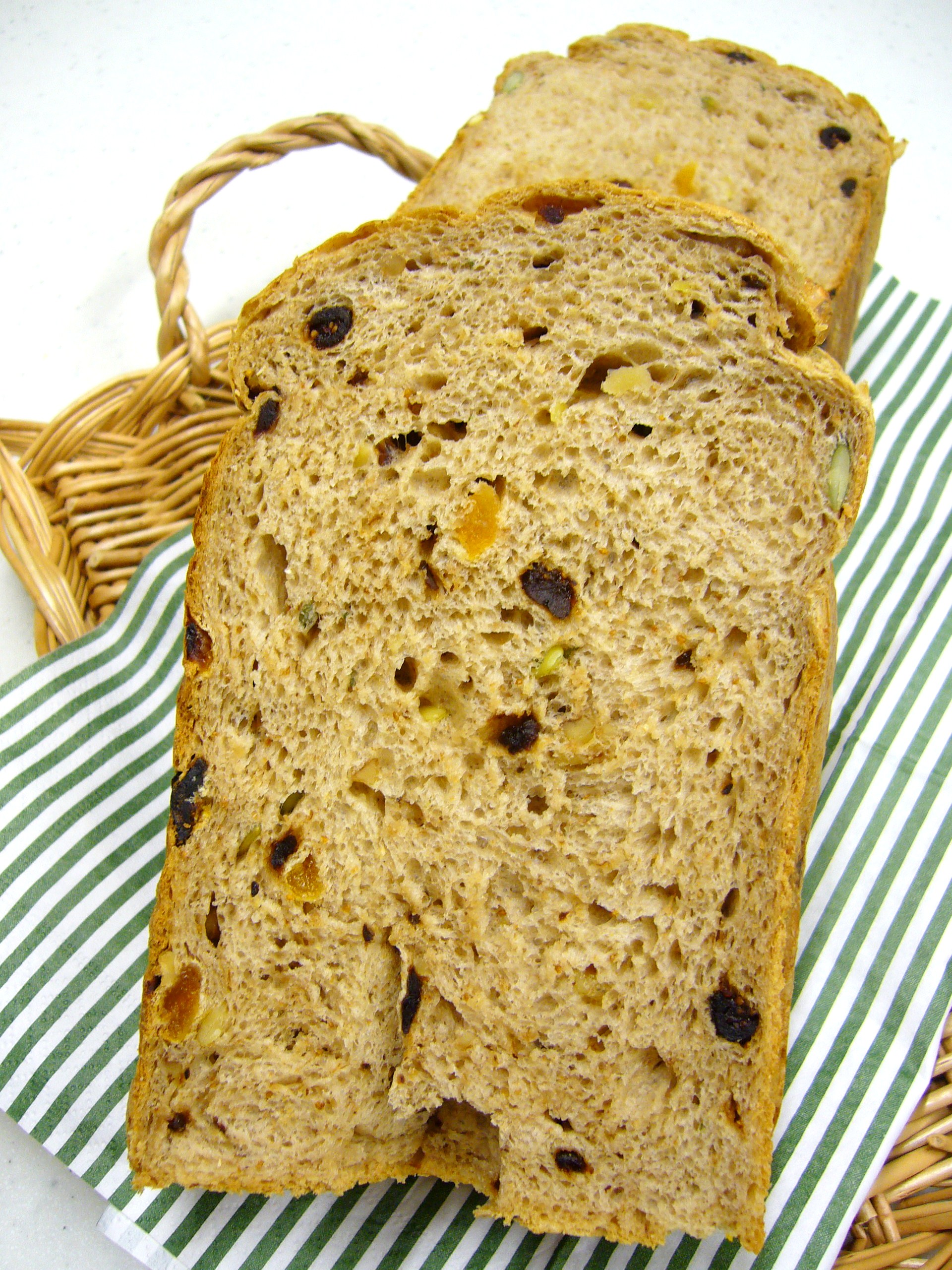 HBライ麦のフルーツ食パンの画像