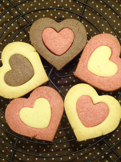 ハートINハート三色クッキーの画像